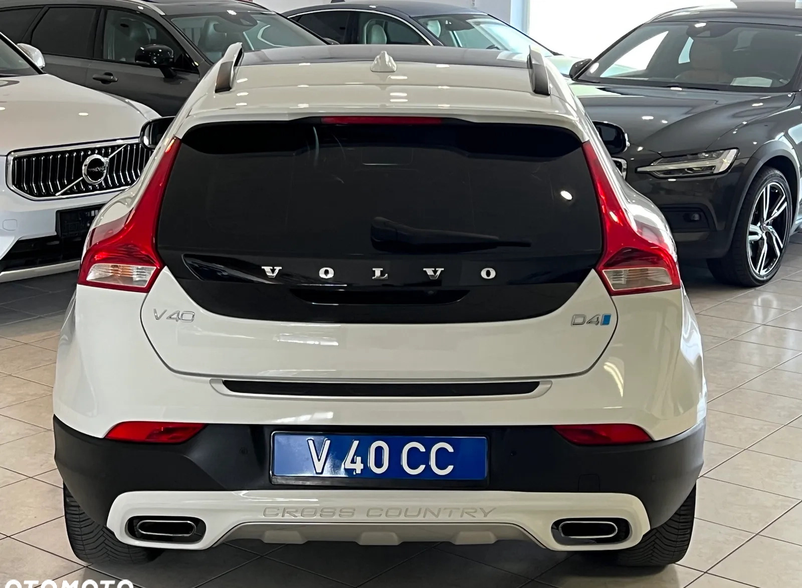 Volvo V40 cena 85900 przebieg: 142000, rok produkcji 2016 z Pilawa małe 562